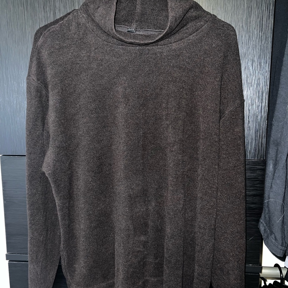Uniqlo women's Dark Brown Turtleneck Sweater